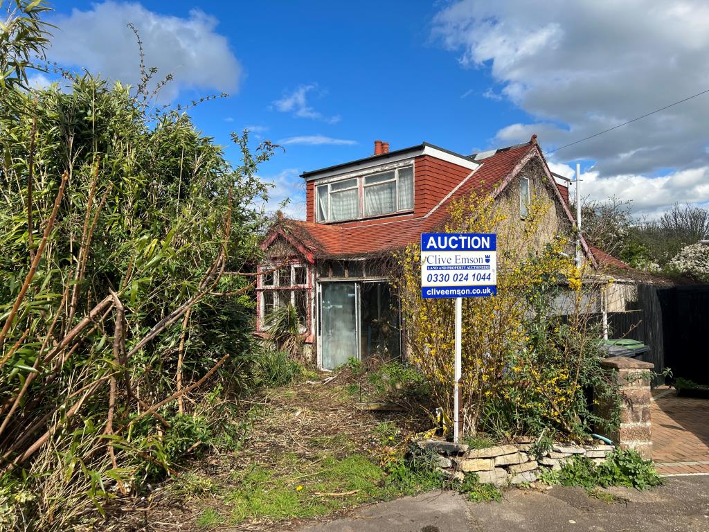 Lot: 56 - DETACHED CHALET-STYLE HOUSE IN NEED OF IMPROVEMENT - Front view of Detached Three Bedroom House for Auction